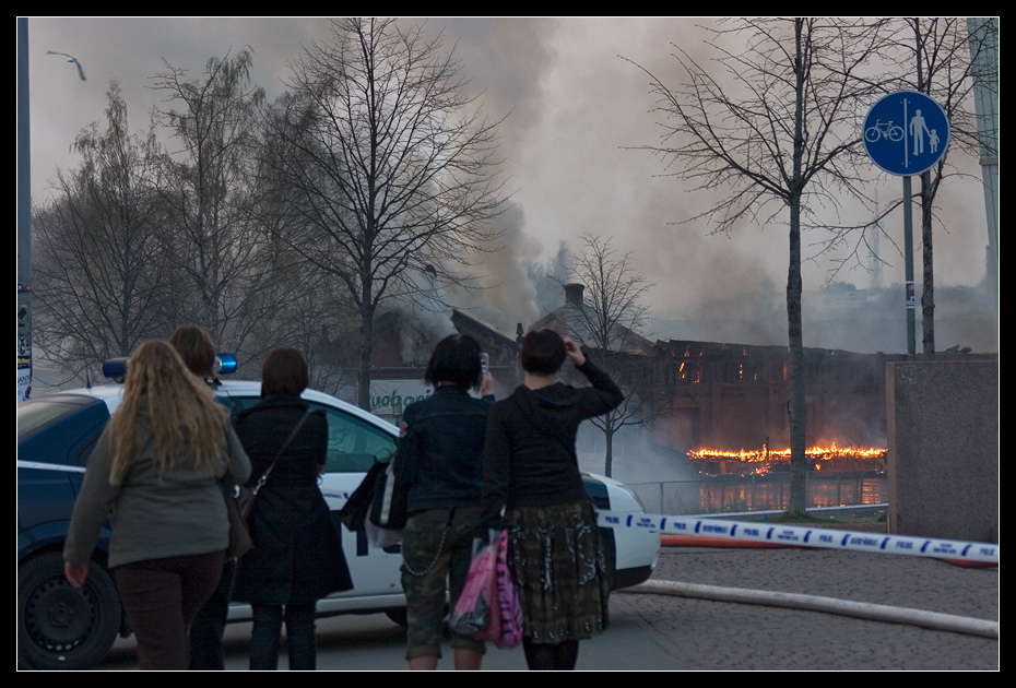 Tsaarin tallit  palavat Helsingissä 5.5.2006.