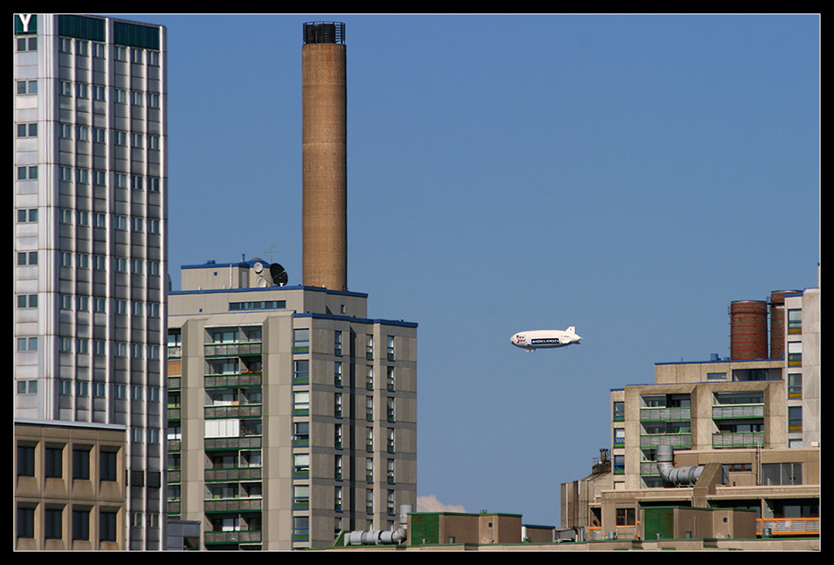 Zeppeliini Helsingiss. Copyright digicamera.net / Matti Harju 2004.